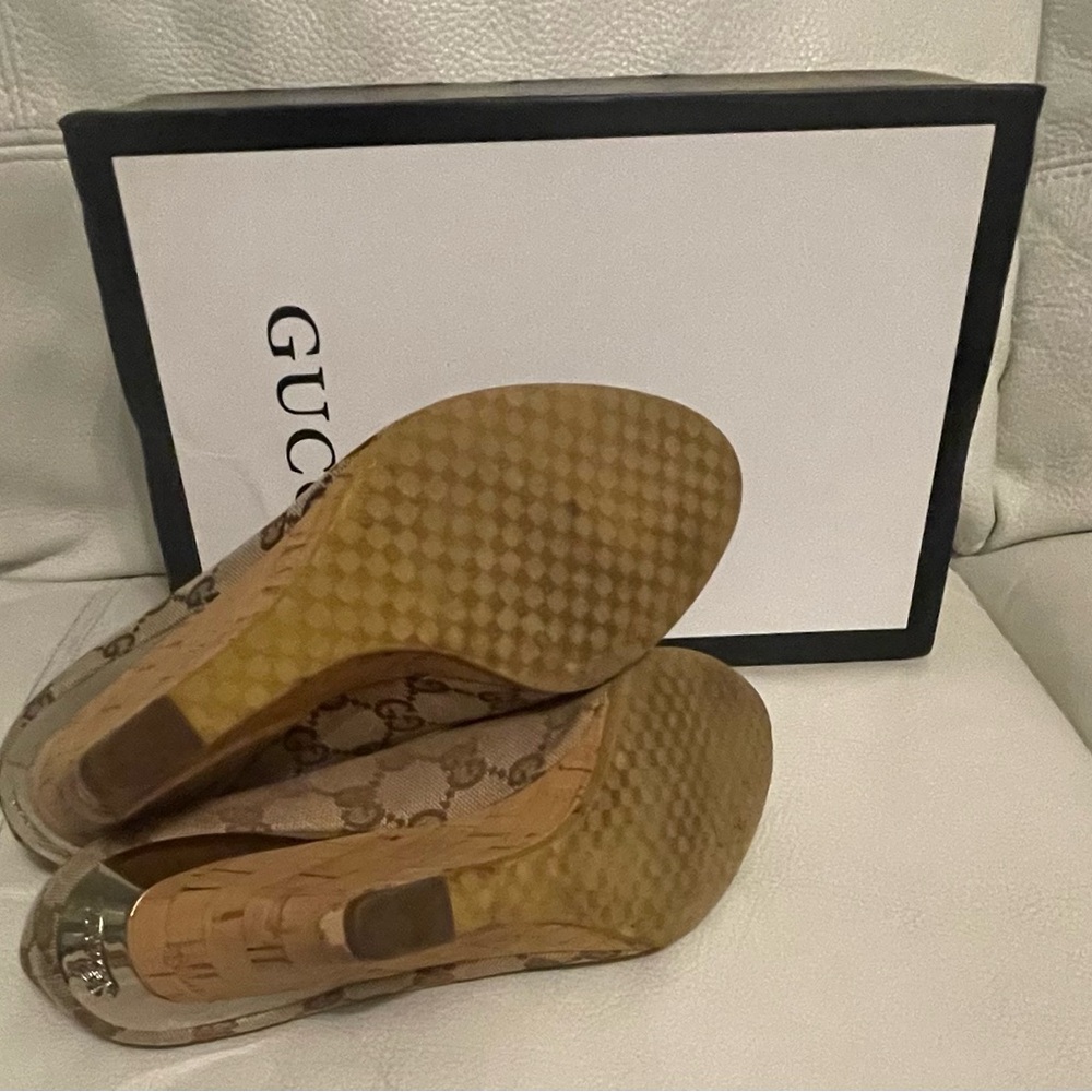 Gucci Monogram Beige GG Canvas Peep-Toe Pumps with Bow - Picture 9 of 14